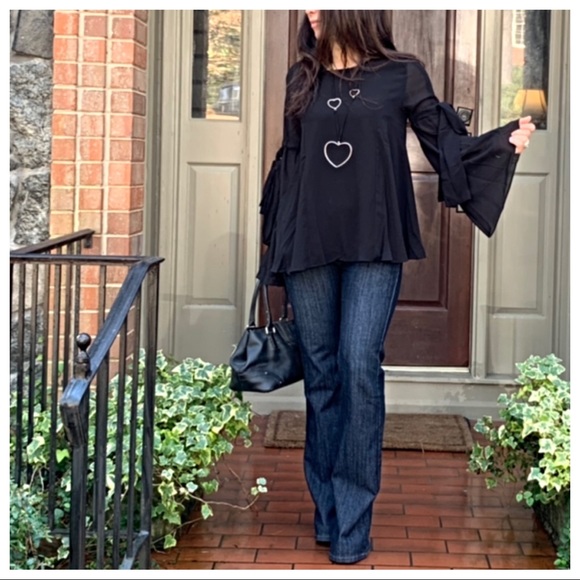 ✨LAST ONE ✨Black gorgeous bell sleeves tunic top - Picture 4 of 8